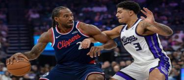 Leonard scored 26 points and Collins added 25, as the Clippers defeated the Kings 138-109.