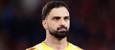 在对垒埃弗顿比赛中受伤，利物浦门将马马尔达什维利已送院进行治疗..