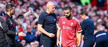 Salah withdrew from the match due to a hamstring injury; Sloet hopes to be fit for the end of the season.