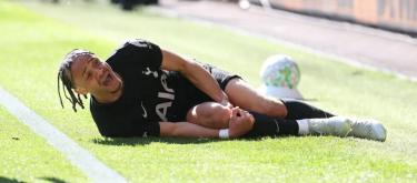 Simmons suffers a season-ending right knee injury and misses this summer's World Cup.