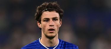 Everton will automatically trigger the buy-out clause of on-loan Freiburg midfielder Merlin Röhl..